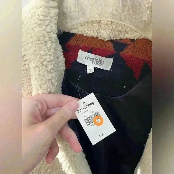 NWT Charlotte Russe fuzzy aztec double lined fall bubble vest size L - Picture 3 of 9